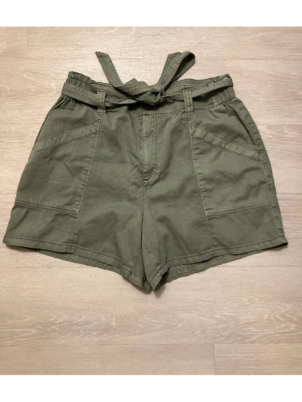 Old Navy Womens M Olive Green Paperbag Shorts Tie Belt High Rise Cotton Utility